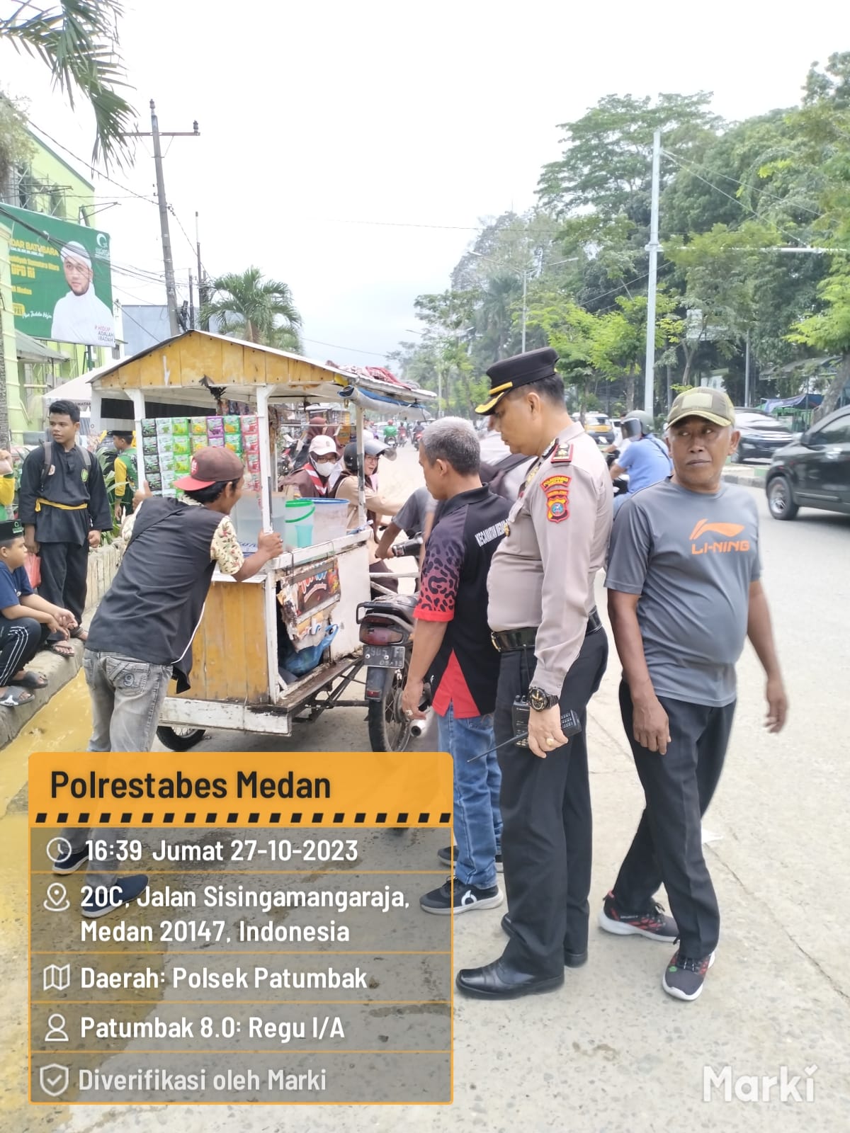 Polsek Patumbak Tertibkan Parkir Liar & Pedagang Kaki Lima di Trotoar