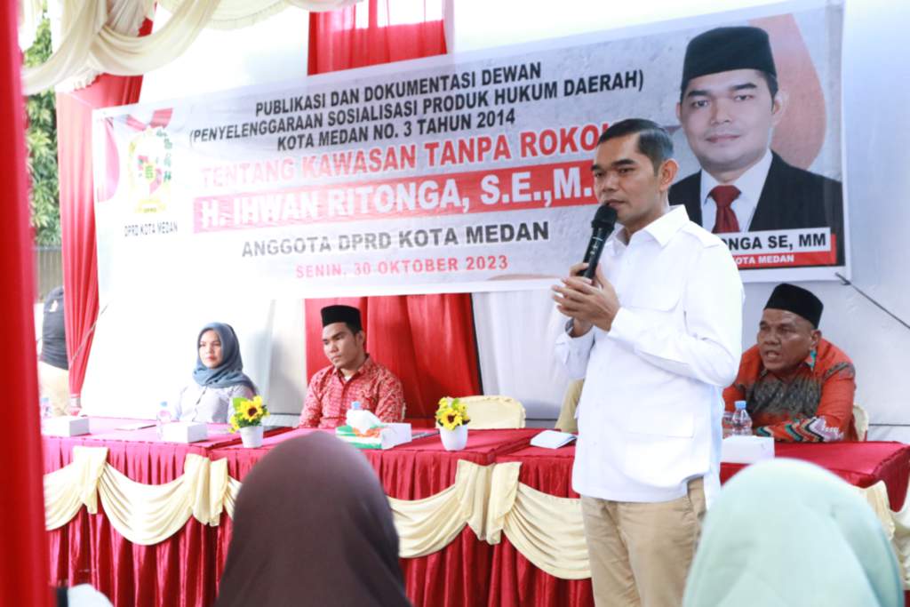 Ihwan Ritonga saat sosialisasi perda.