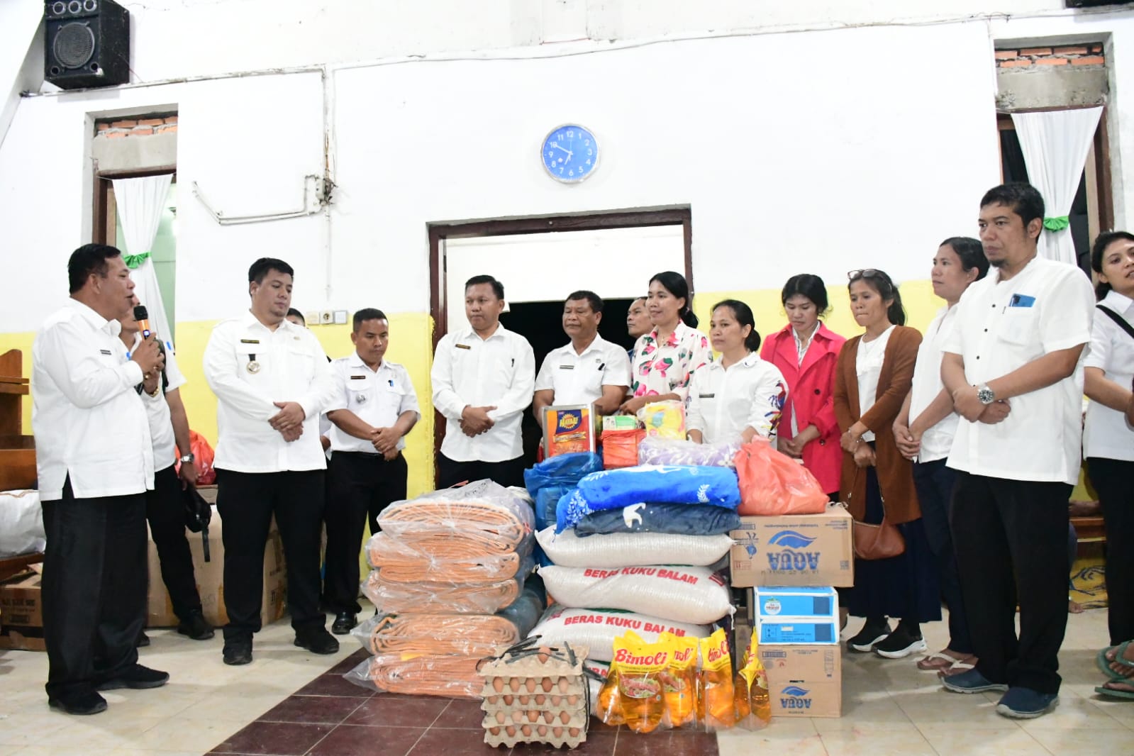 Bupati Samosir Pastikan Pasokan Makanan Untuk Pengungsi Aman