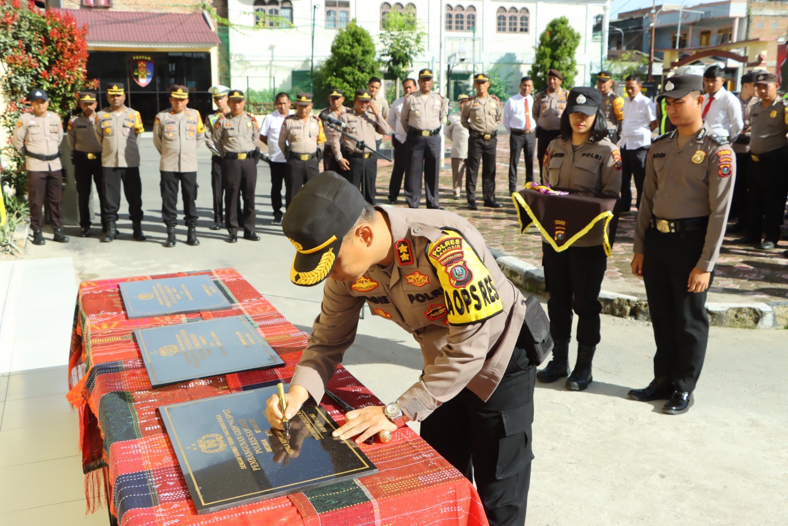Kapolres Samosir Resmikan Ruangan SPKT, Asrama Polsek Harian Boho dan Polsek Simanindo