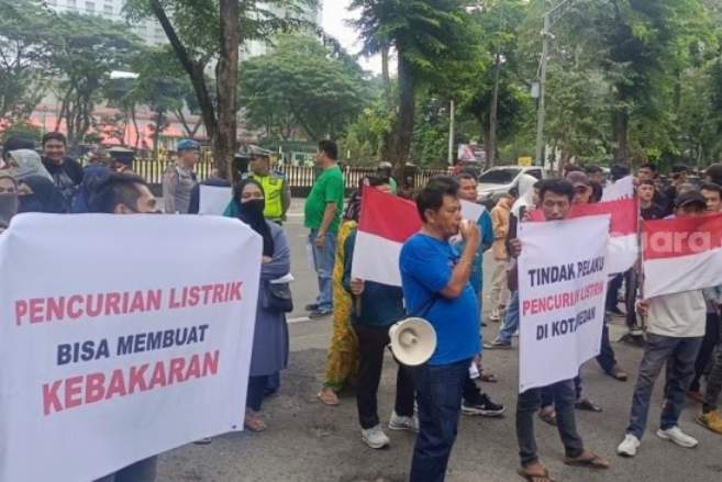 Demo DPRD Sumut, Warga Minta Penambangan Bitcoin Curi Listrik Ditindak