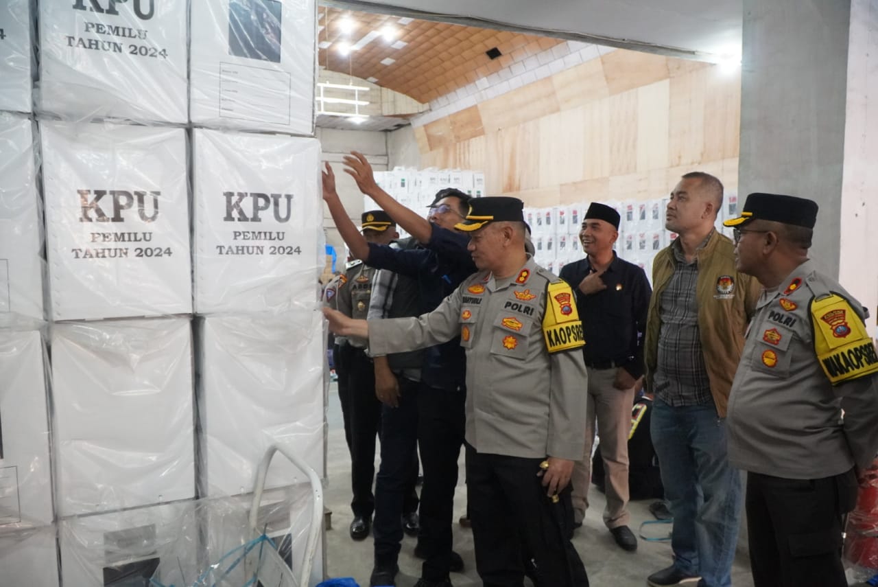 Kapolres Tanah Karo Cek Langsung Proses Pelipatan Surat Suara Pemilu