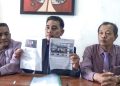 Wendy M Tanjung SH MH sebagai Ketua Tim Kuasa Hukum Ratu Thalisa alias Ratu Entok menunjukkan bukti screenshoot komentar netizen di akun medsos Ratu Thalisa.