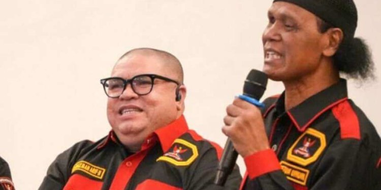 Ketua Umum DPP Grib Jaya, H Hercules Rozario De Marshal, bersama Juru Bicara sekaligus Kepala Bidang Komunikasi Publik DPP GRIB Jaya, Razman Arif Nasution.