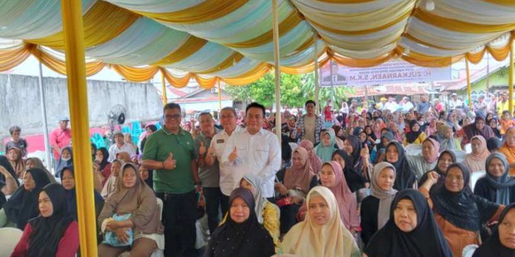 Wakil Ketua DPRD Medan Zulkarnaen SKM saat menggelar Sosialisasi Peraturan Daerah (Sosperda) Kota Medan Nomor 3 Tahun 2021 tentang Penyelenggaraan Administrasi Kependudukan di Jl Kapten M Jamil Lubis Lingkungan VI Kelurahan Bandar Selamat Kecamatan Medan Tembung, Sabtu pagi (10/5/2025).