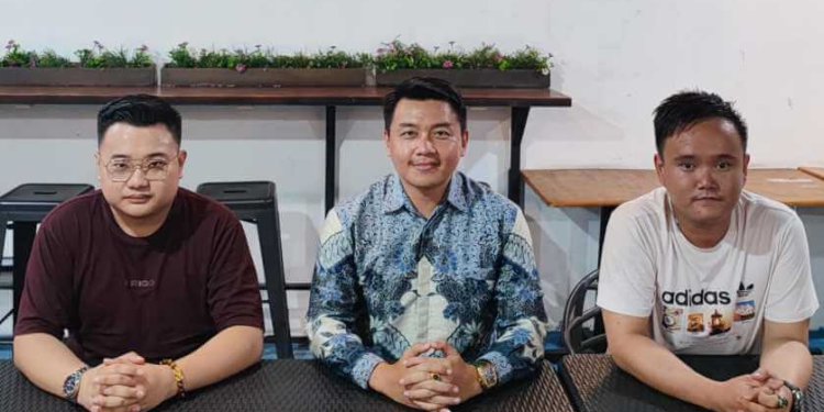 Ketua DPW IPTI Sumut Bobby Christian Halim SH MH CPM bersama pengurus lainnya, Stanley Alvin SH MKn dan Darwis Chandra SH.