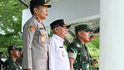 Wakil Gubernur Sumut Surya mendampingi Kepala Staf TNI Angkatan Darat (Kasad) Jenderal TNI Maruli Simanjuntak pada Upacara Penutupan TNI Manunggal Membangun Desa (TMMD) ke-124 yang diselenggarakan di Alun-Alun Kota Kisaran, Jalan Ahmad Yani, Kisaran, Kabupaten Asahan, Rabu (4/6/2025).