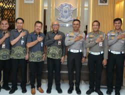 Warga Medan Urus SIM Wajib JKN Aktif