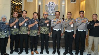 Warga Medan Urus SIM Wajib JKN Aktif