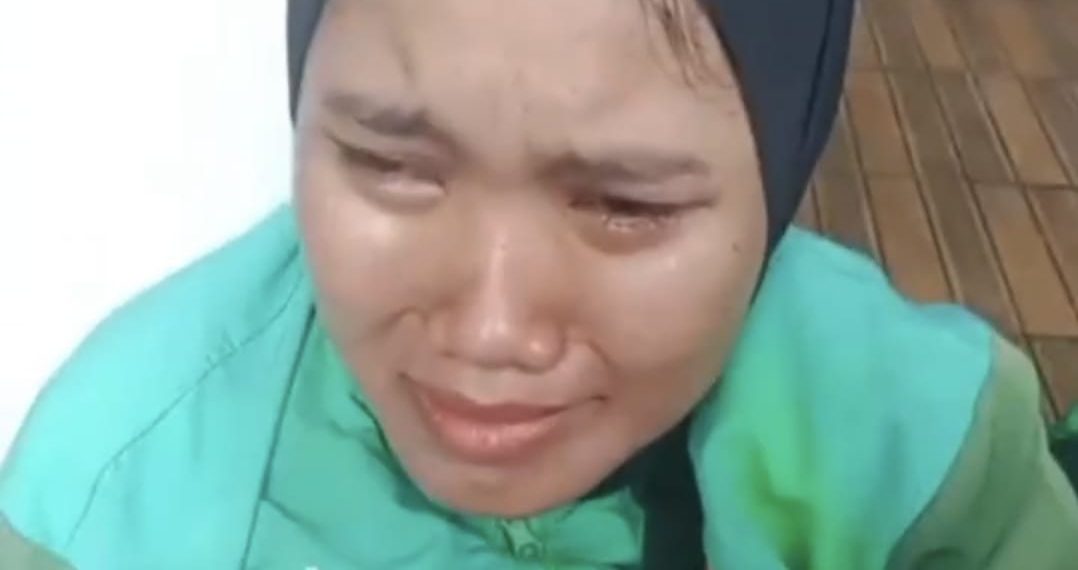 Wanita pengemudi ojol ditabrak angkot, motornya dicuri